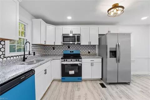 21 Gibson Rd, Hampton, VA 23669