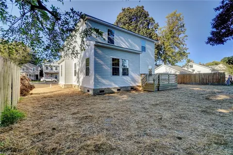Exterior - 3818 Shell Rd, Hampton, VA 23669 photo 3 of 4