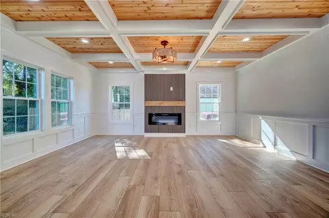 Living - 3818 Shell Rd, Hampton, VA 23669 photo 2 of 4