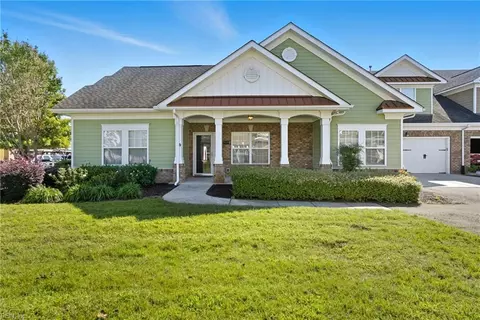 1439 Thistlewood Ln, Chesapeake, VA 23320