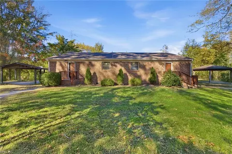 2044 Iowa St, Chesapeake, VA 23323