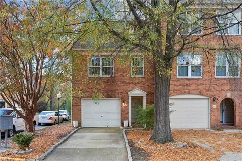 692 Todd Trl, Newport News, VA 23602