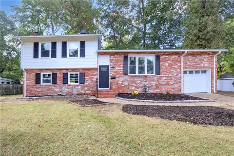91 W Rexford Dr, Newport News, VA 23608