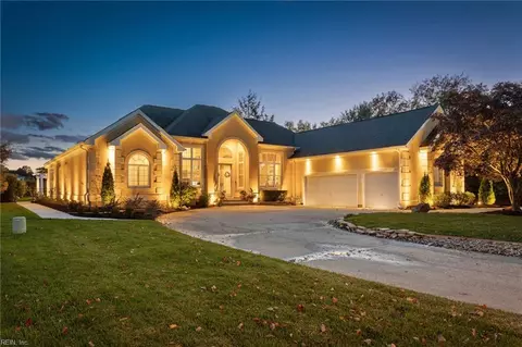3172 Indian Plantation Dr, Virginia Beach, VA 23456