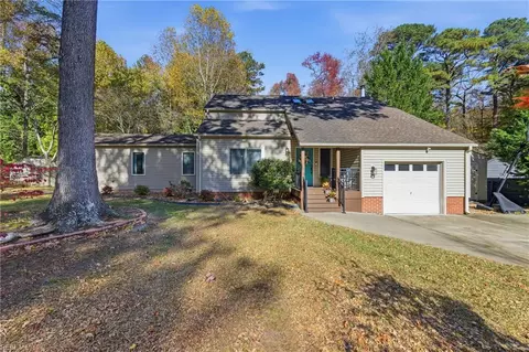 108 Barcroft Dr, Yorktown, VA 23692