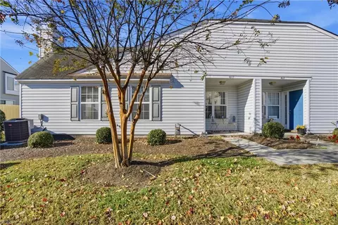 4605 Woodmark Trl, Chesapeake, VA 23321