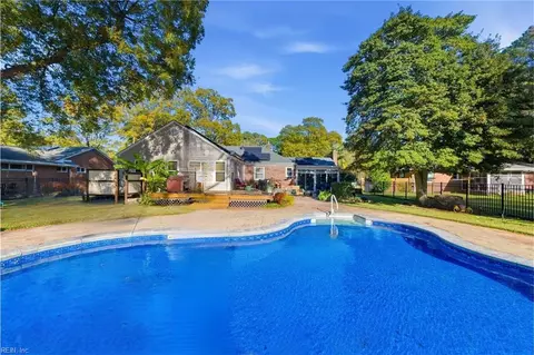 511 Suburban Pw Pkwy, Norfolk, VA 23505