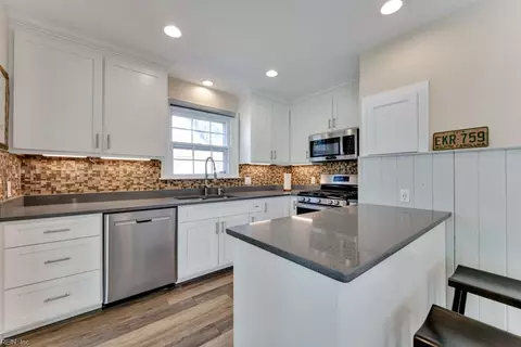 18 Greenbrier Rd, Portsmouth, VA 23707