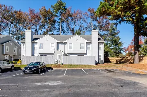 820 Zircon Ct, Virginia Beach, VA 23462