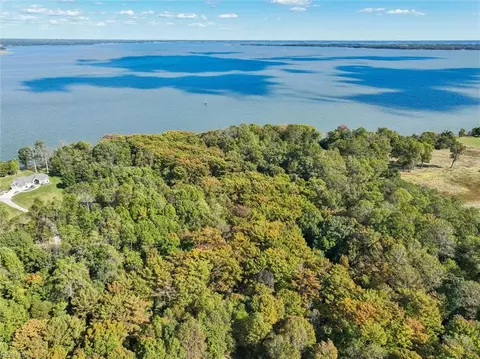 388 Cobham Bluff Ln, Surry County, VA 23883
