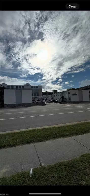 913 Pacific Ave #B, Virginia Beach, VA 23451