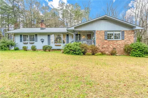 128 Club Dr, Wakefield, VA 23888