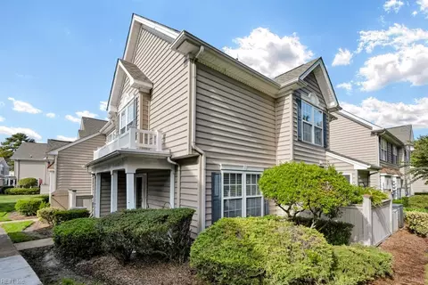 2453 Old Greenbrier Rd #124, Chesapeake, VA 23325