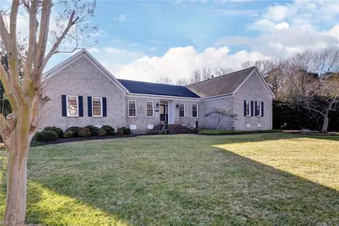 27 Dryden Dr, Poquoson, VA 23662