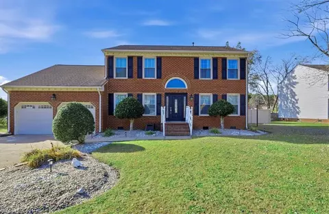 512 Woodglen Dr, Chesapeake, VA 23322
