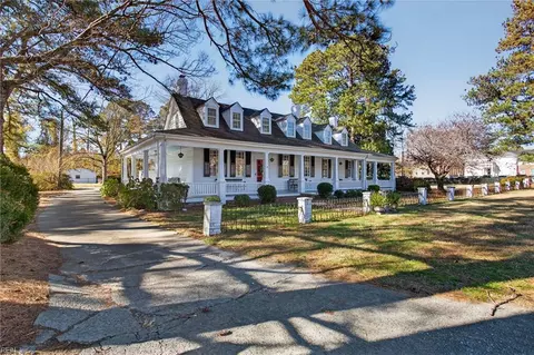 22390 Main St, Courtland, VA 23837