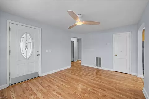 9304 Peachtree St, Norfolk, VA 23503