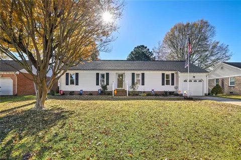 925 Red Bay Ln, Chesapeake, VA 23322