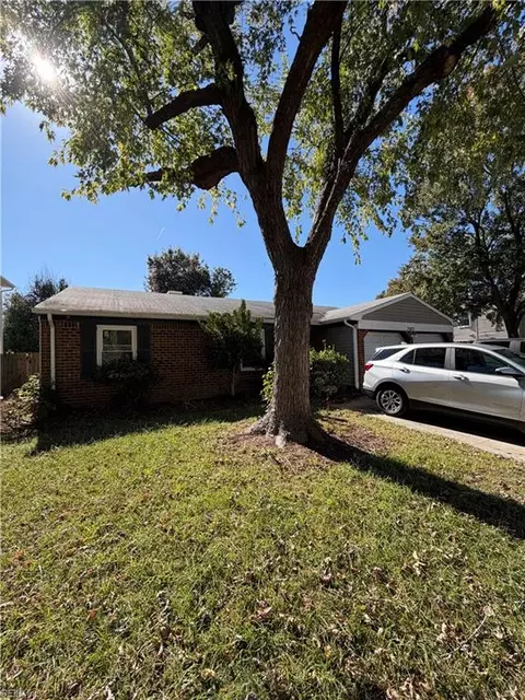 3033 Glastonbury Dr, Virginia Beach, VA 23453