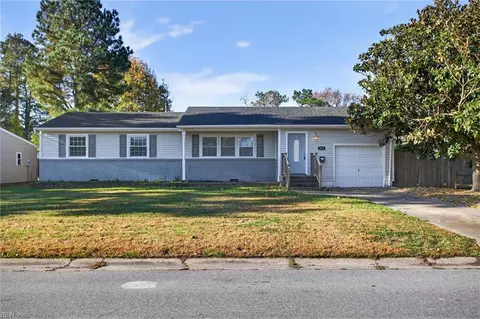 917 Kings Arms Dr, Virginia Beach, VA 23452