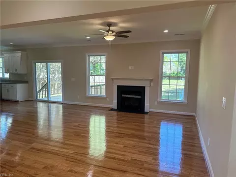 Living - 191 Hall Rd, Hampton, VA 23669 photo 4 of 6