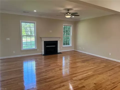 Living - 191 Hall Rd, Hampton, VA 23669 photo 5 of 6
