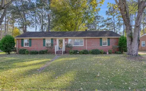 407 Bobby Jones Dr, Portsmouth, VA 23701