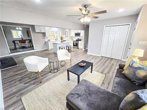 3 Grant Dr, Newport News, VA 23608