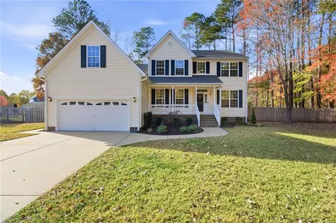 1624 Emerald Woods Dr, Chesapeake, VA 23321