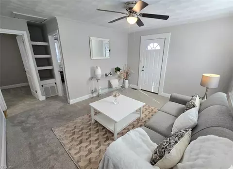 51 E Pollux Cir, Portsmouth, VA 23701