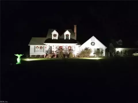 28453 Darden Point Rd, Courtland, VA 23837