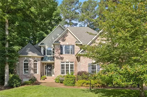 20524 Creekside Dr, Smithfield, VA 23430