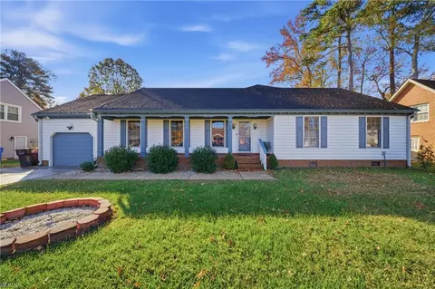 829 Donnington Dr, Chesapeake, VA 23322
