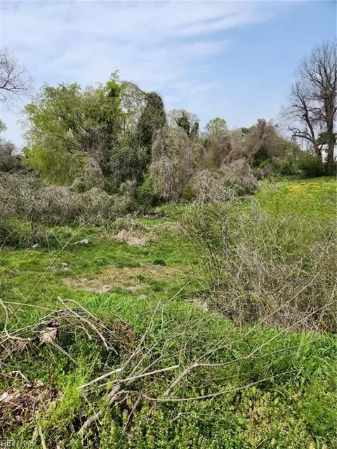 134 Mahan St, Suffolk, VA 23434