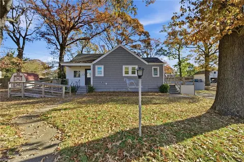 2221 Decatur St, Chesapeake, VA 23324