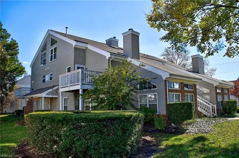 5080 Heathglen Cir, Virginia Beach, VA 23456