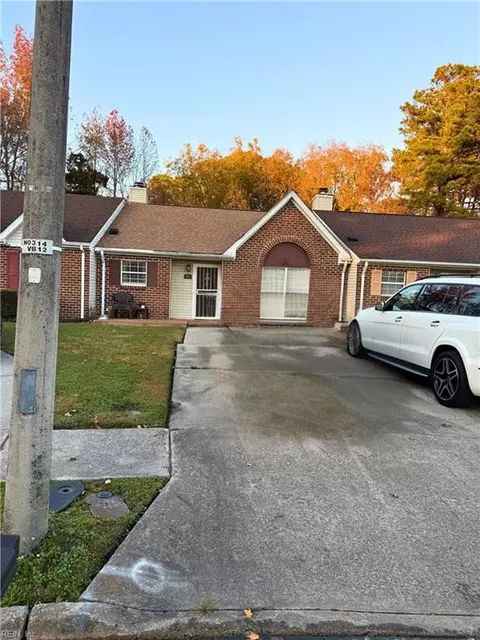 48 Holly Hill Ln, Portsmouth, VA 23702