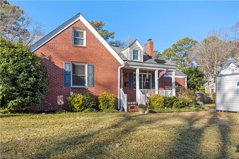 8817 Commodore Dr, Norfolk, VA 23503