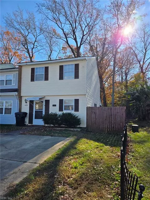 629 Westminster Ln, Virginia Beach, VA 23454