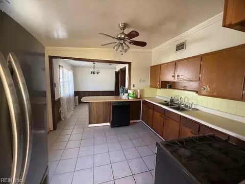 2609 Harling Dr, Chesapeake, VA 23325