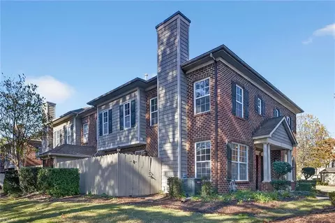 1069 Gamston Ln, Virginia Beach, VA 23455
