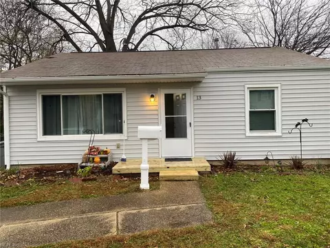 13 Murray Ave, Hampton, VA 23666