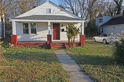 26 Woodland Rd, Hampton, VA 23663