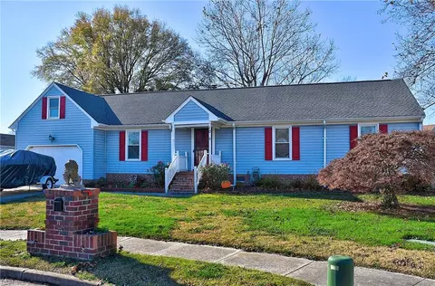 10 Catamaran Ct, Portsmouth, VA 23703