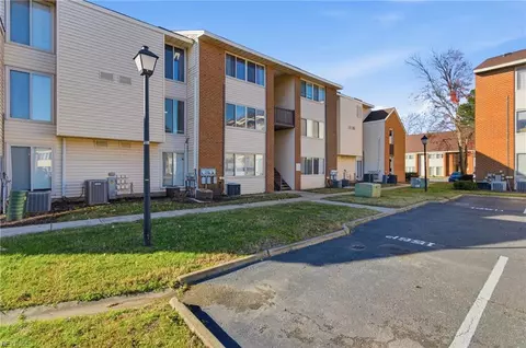 125 Hampton Club Dr #6, Hampton, VA 23666