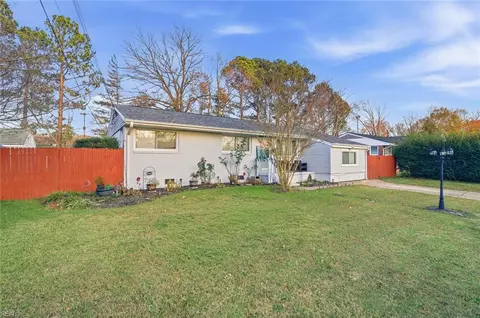 16 Rexford Dr, Newport News, VA 23608
