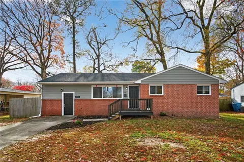 4945 Erskine St, Virginia Beach, VA 23462