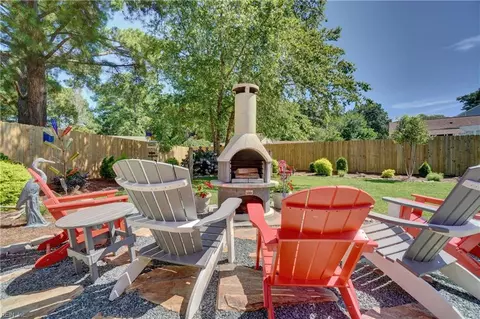 8479 Lynn River Rd, Norfolk, VA 23503