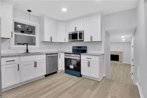 2 Edith Key St, Hampton, VA 23666