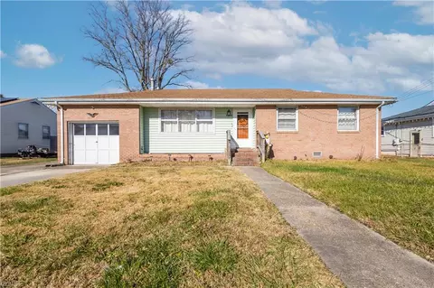 2044 Cherry Ln, Chesapeake, VA 23323